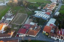 Moradia isolada T4 em Eixo e Eirol de 305 m²