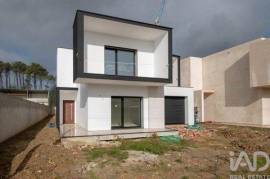 Casa T4 em Maceira de 194,00 m²