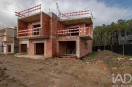 Casa T4 em Maceira de 194,00 m²