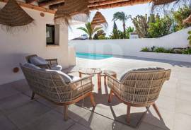 5 Bedrooms - Villa - For Sale