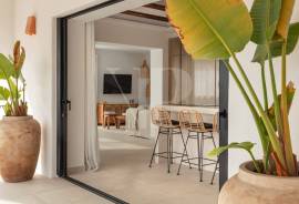 5 Bedrooms - Villa - For Sale