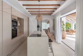 5 Bedrooms - Villa - For Sale