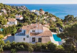 5 Bedrooms - Villa - For Sale