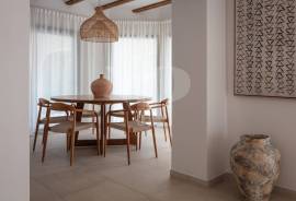 5 Bedrooms - Villa - For Sale