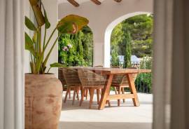 5 Bedrooms - Villa - For Sale