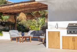 5 Bedrooms - Villa - For Sale