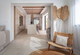 5 Bedrooms - Villa - For Sale