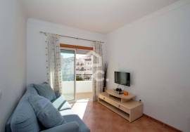 1 bedroom apartment with balcony, parking space and storage room in Armação de Pêra