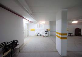 1 bedroom apartment with balcony, parking space and storage room in Armação de Pêra