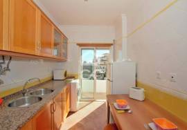 1 bedroom apartment with balcony, parking space and storage room in Armação de Pêra