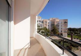 1 bedroom apartment with balcony, parking space and storage room in Armação de Pêra