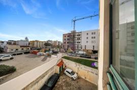 Bright 1 Bedroom Apartment with Generous Areas in Portimão