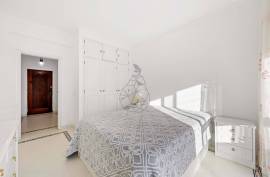 Bright 1 Bedroom Apartment with Generous Areas in Portimão