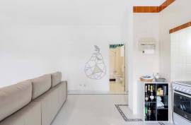Bright 1 Bedroom Apartment with Generous Areas in Portimão