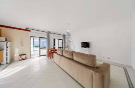 Bright 1 Bedroom Apartment with Generous Areas in Portimão