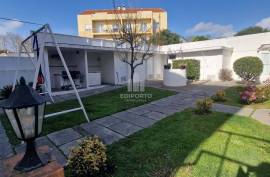 Floor furnished 3 bedroom villa in Rua do Lidador in Aldoar with garden and box next to CLIP / Porto City Park Floor furnished 3 bedroom villa in Rua do Lidador in Aldoar with garden and box next to CLIP / Porto City Park