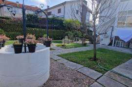 Floor furnished 3 bedroom villa in Rua do Lidador in Aldoar with garden and box next to CLIP / Porto City Park