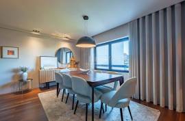 Fully Renovated 2 Bedroom Apartment a few meters from El Corte Inglès and the Metro