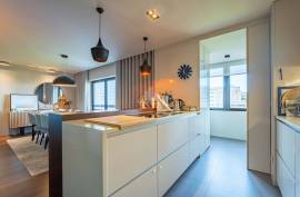 Fully Renovated 2 Bedroom Apartment a few meters from El Corte Inglès and the Metro