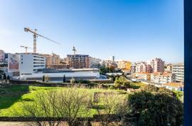 Fully Renovated 2 Bedroom Apartment a few meters from El Corte Inglès and the Metro