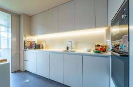 Fully Renovated 2 Bedroom Apartment a few meters from El Corte Inglès and the Metro