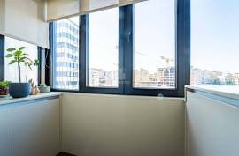 Fully Renovated 2 Bedroom Apartment a few meters from El Corte Inglès and the Metro