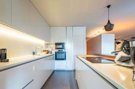 Fully Renovated 2 Bedroom Apartment a few meters from El Corte Inglès and the Metro