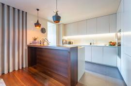 Fully Renovated 2 Bedroom Apartment a few meters from El Corte Inglès and the Metro