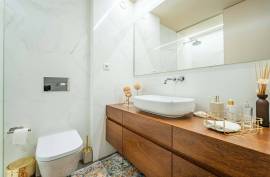 Fully Renovated 2 Bedroom Apartment a few meters from El Corte Inglès and the Metro