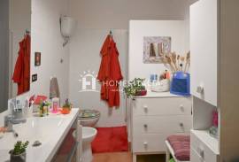 Ground floor apartment with view of castle