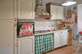 Ground floor apartment with view of castle