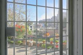 Ground floor apartment with view of castle