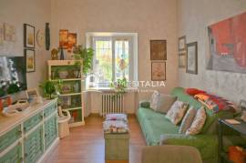 Ground floor apartment with view of castle