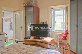 Ground floor apartment with view of castle