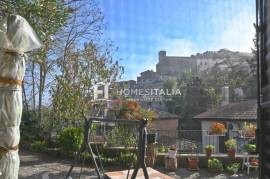 Ground floor apartment with view of castle