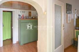 Ground floor apartment with view of castle