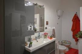 Ground floor apartment with view of castle