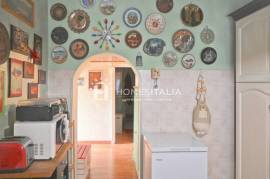 Ground floor apartment with view of castle