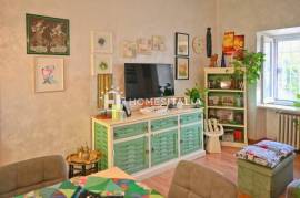 Ground floor apartment with view of castle