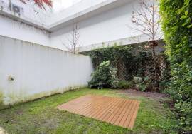 T1 of 76 m² with private garden – Lapa