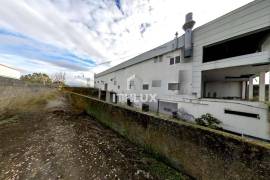 Basement building, ground floor and 1st floor, classified as an area of economic activity - Elvas, Portugal