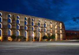 Basement building, ground floor and 1st floor, classified as an area of economic activity - Elvas, Portugal