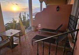 One-Bedroom with Panoramic Ocean Views in Palheiro Village