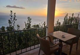 One-Bedroom with Panoramic Ocean Views in Palheiro Village