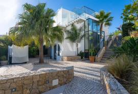 Contemporary 3 Bedroom Sea Front Villa with Rooftop and Ocean Views, Vale do Lobo