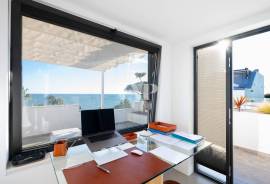 Contemporary 3 Bedroom Sea Front Villa with Rooftop and Ocean Views, Vale do Lobo