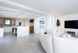 Contemporary 3 Bedroom Sea Front Villa with Rooftop and Ocean Views, Vale do Lobo