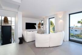 Contemporary 3 Bedroom Sea Front Villa with Rooftop and Ocean Views, Vale do Lobo