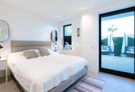 Contemporary 3 Bedroom Sea Front Villa with Rooftop and Ocean Views, Vale do Lobo