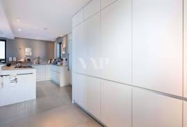 Contemporary 3 Bedroom Sea Front Villa with Rooftop and Ocean Views, Vale do Lobo